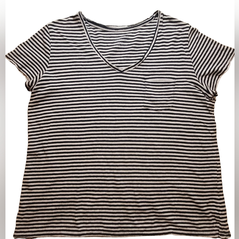 Universal Thread Black & White Stripe Vneck Front Pocket Tee XL